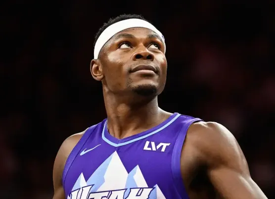 希布韦出战32分钟，投篮17中12得到29分17篮板3助攻